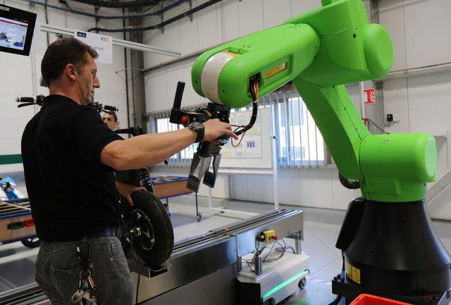 Robotisation dans l’industrie : halte aux fantasmes !
